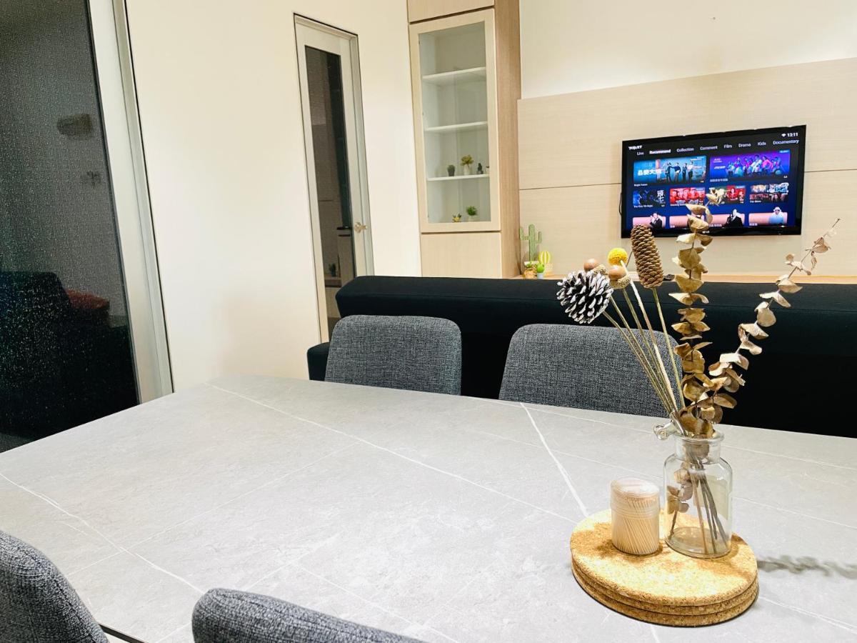 Palazio Mount Austin 2Br Studio Pool View With Tv Box-3 Plus 1 Pax C2-07 Johor Bahru Buitenkant foto