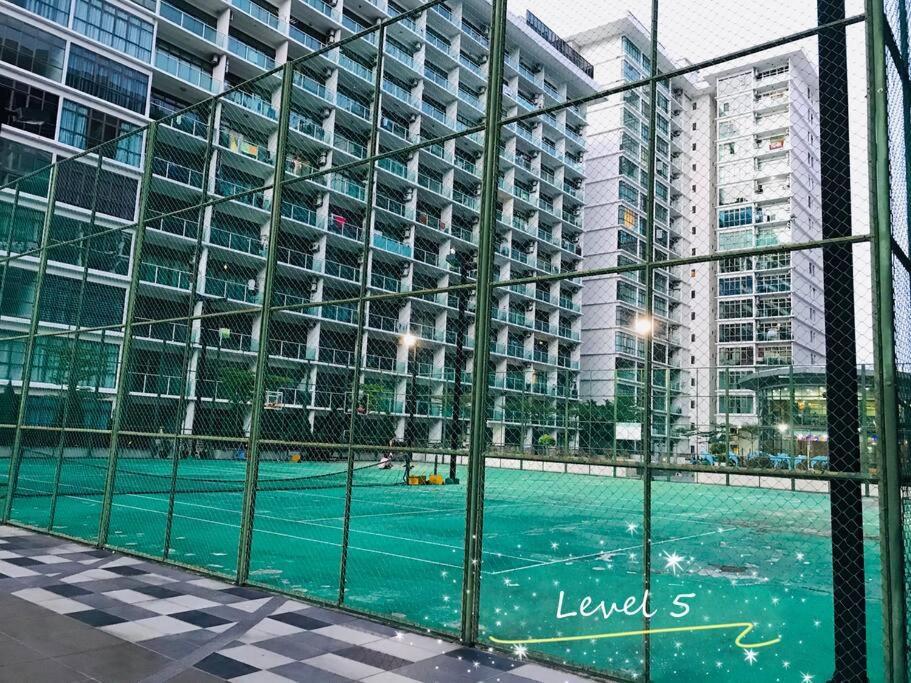 Palazio Mount Austin 2Br Studio Pool View With Tv Box-3 Plus 1 Pax C2-07 Johor Bahru Buitenkant foto