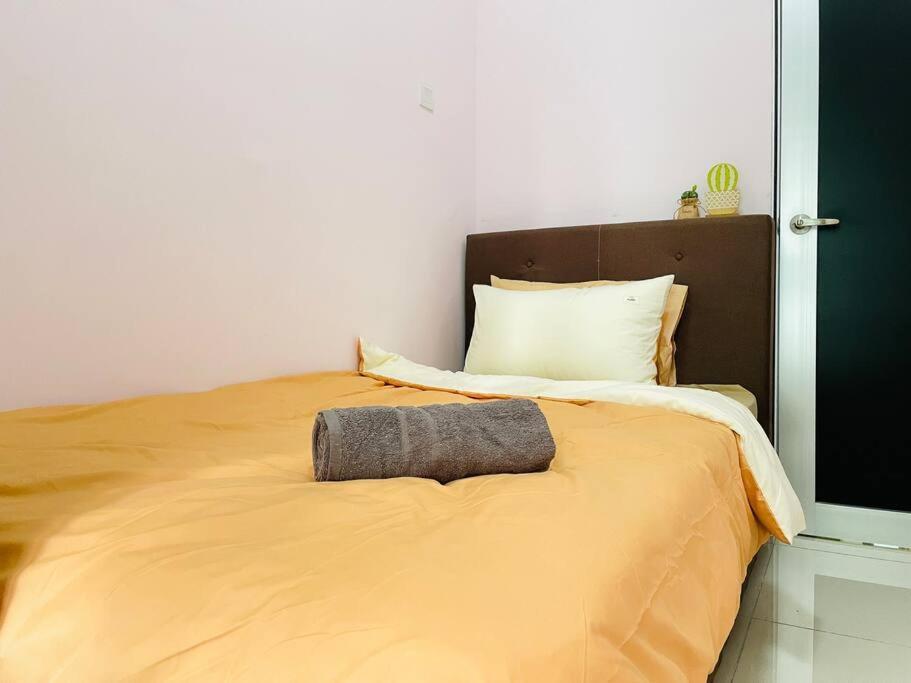Palazio Mount Austin 2Br Studio Pool View With Tv Box-3 Plus 1 Pax C2-07 Johor Bahru Buitenkant foto